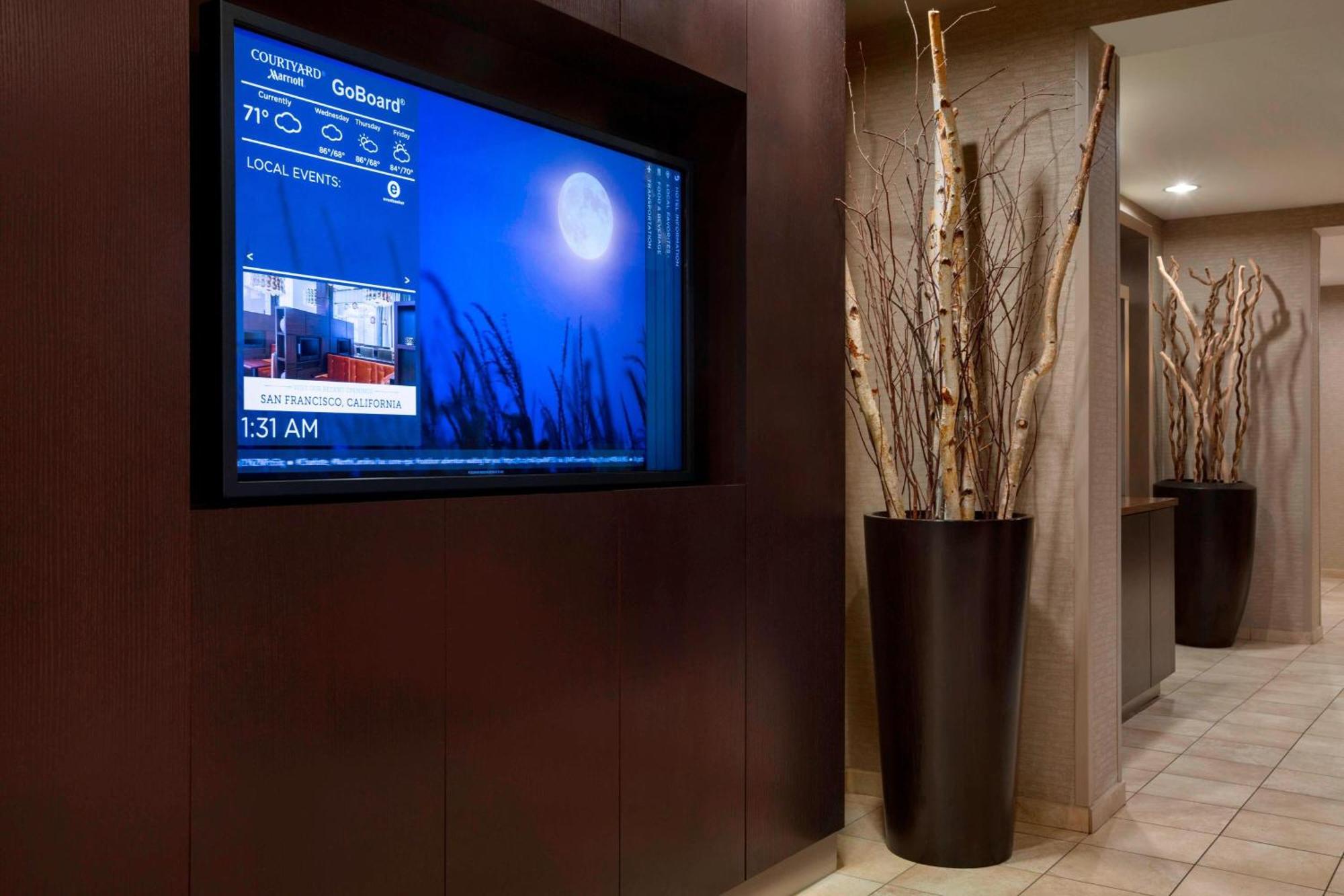Courtyard By Marriott Champaign Hotel Exterior photo