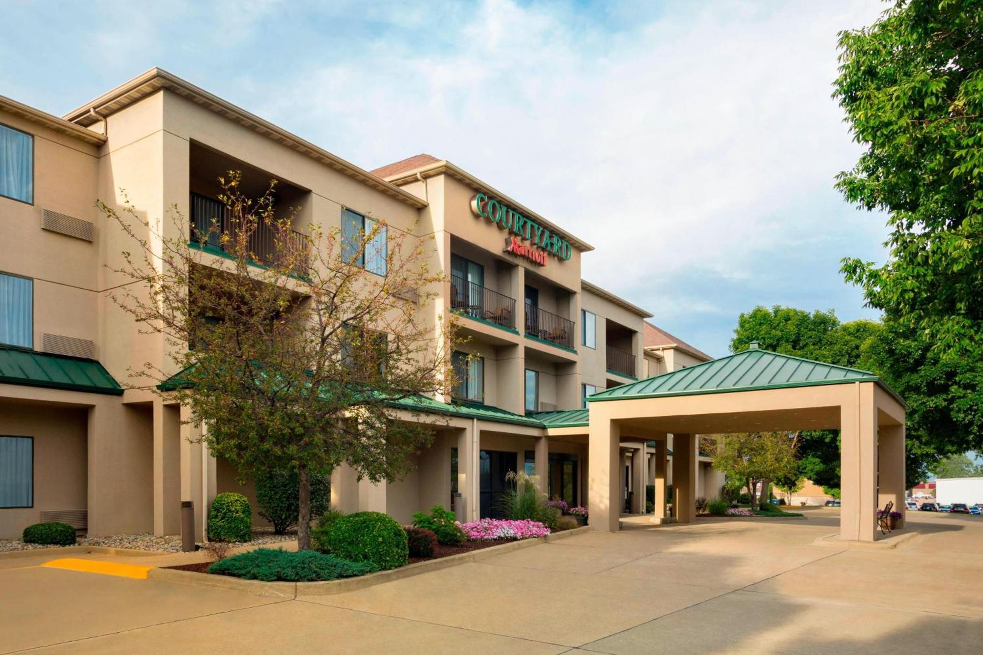 Courtyard By Marriott Champaign Hotel Exterior photo