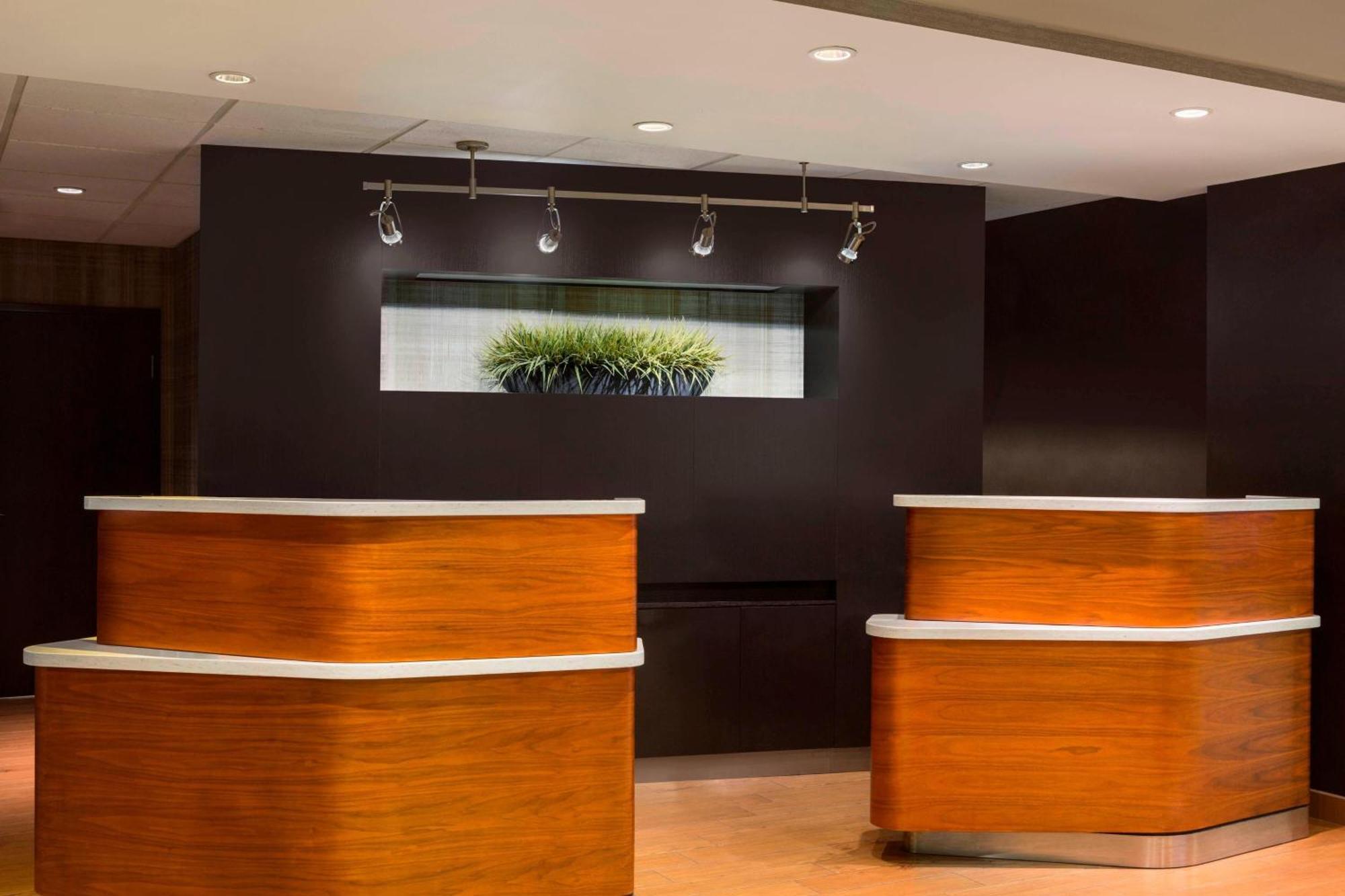 Courtyard By Marriott Champaign Hotel Exterior photo